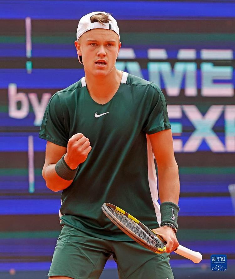 他既能在中 他既能在中