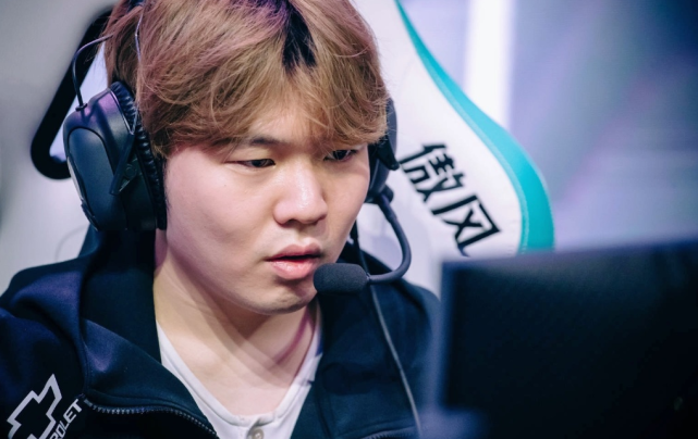 许不能与超 许不能与超